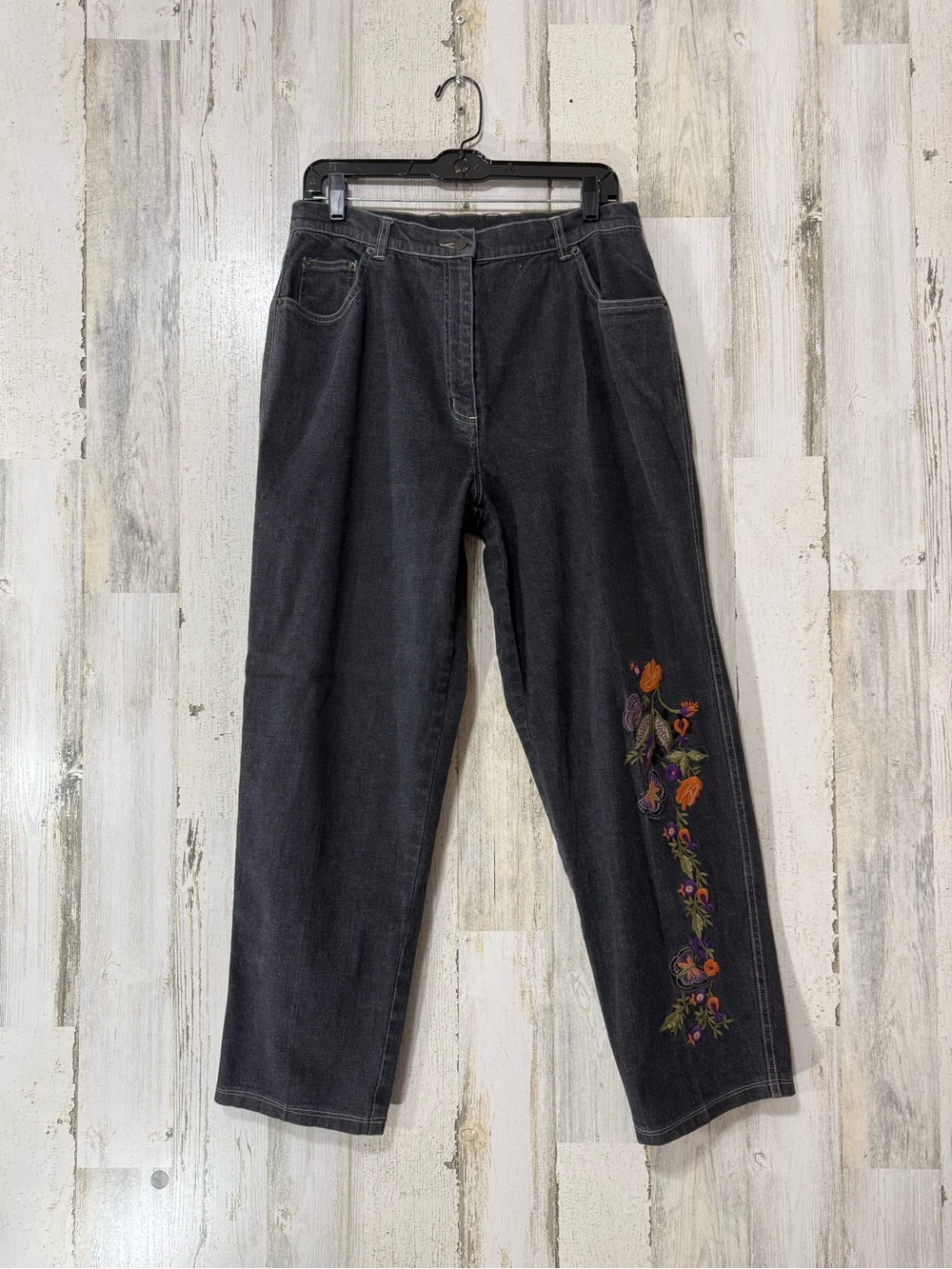 Vintage Black High Rise Loosefit Mom 
Jeans Black with Floral Embroidery - Picture 3 of 13